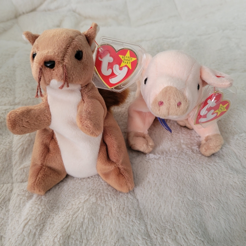 Ty Beanie baby two original knuckles March 19999 Nuts January 1996 original tag